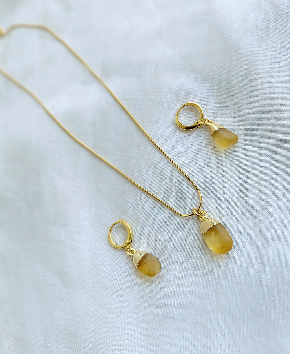Golden Drip Citrine Jewellery Set with natural yellow citrine pendant necklace and matching 18K gold-plated drop earrings.