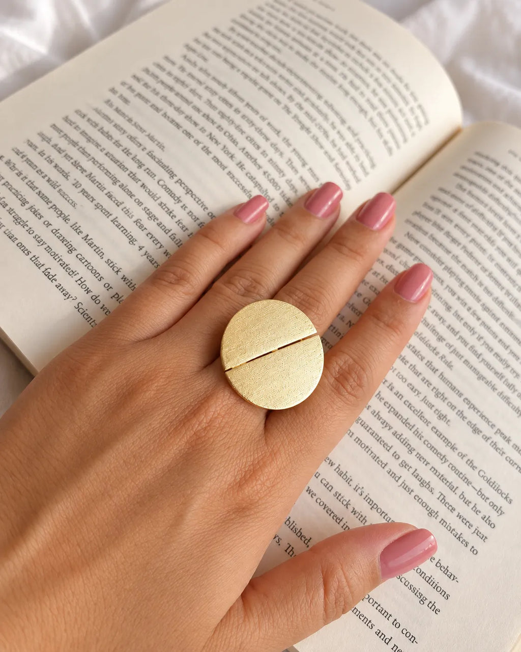 Split oval 18K gold plated textured statement ring - view 4