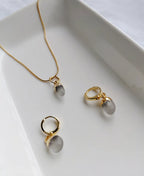 Minimal gold-plated jewellery set featuring natural Clear Quartz stones.