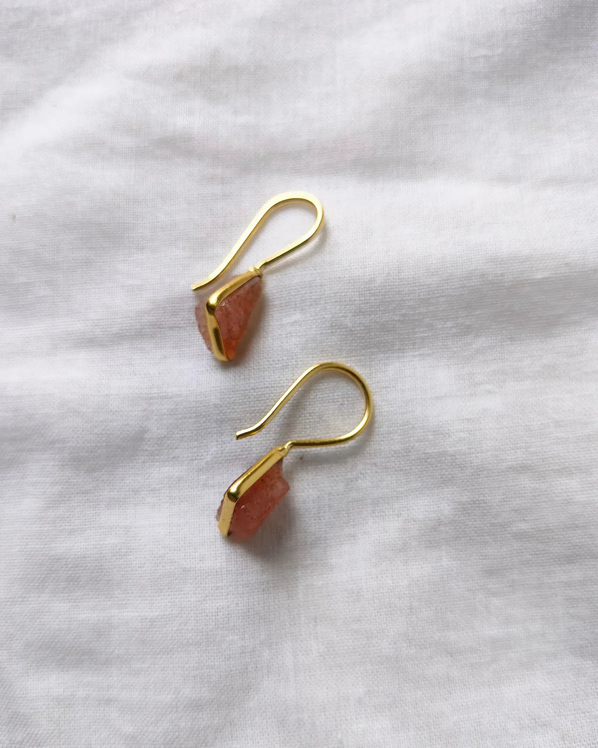 Pink raw stone 18K gold-plated triangle hook earrings - view 1