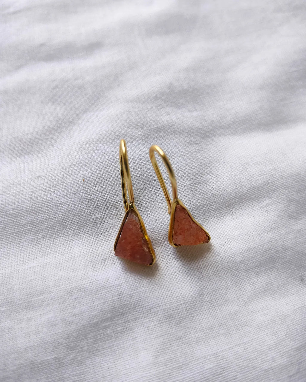 Pink raw stone 18K gold-plated triangle hook earrings - front view