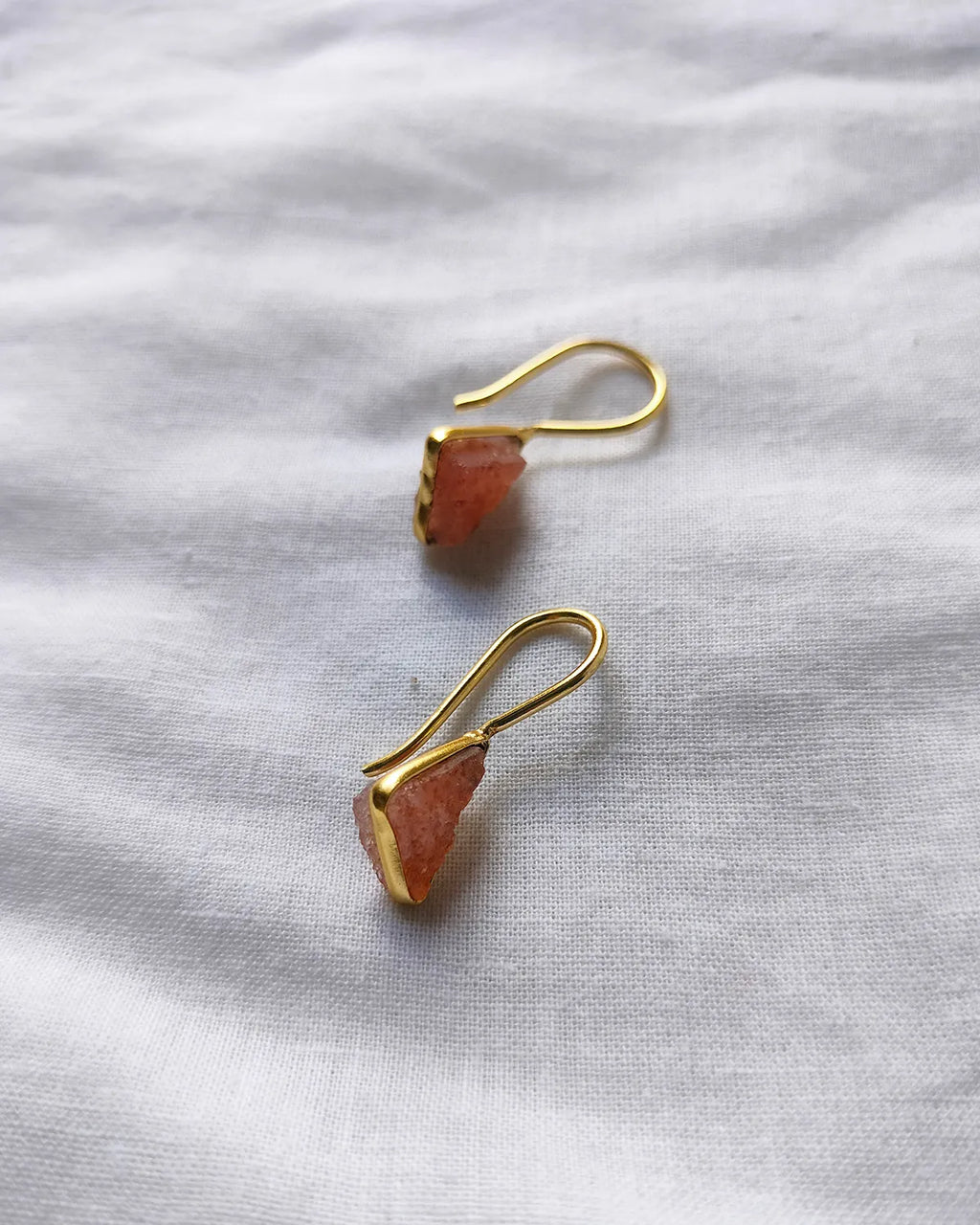 Pink raw stone 18K gold-plated triangle hook earrings - side view