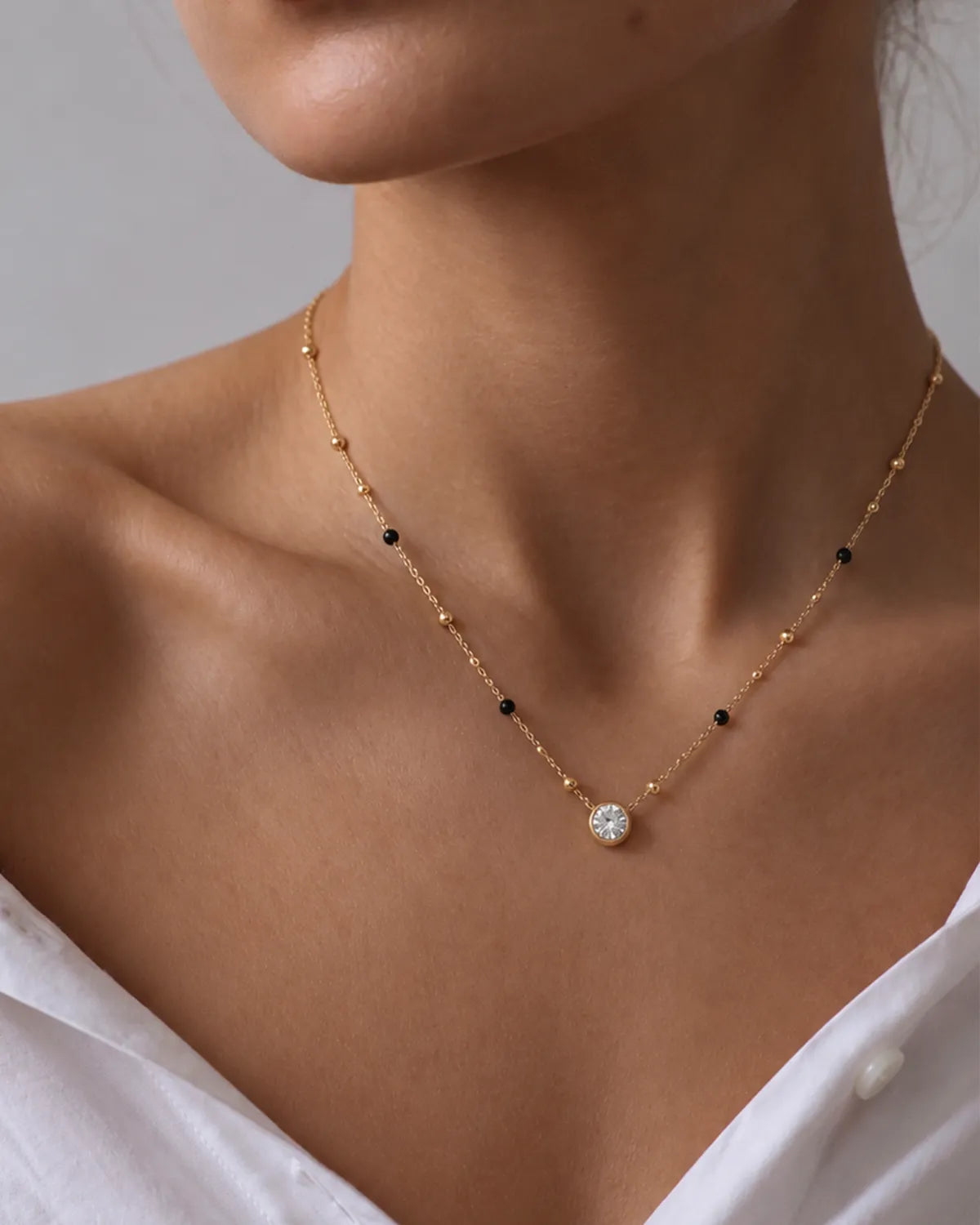 Solitaire round stone pendant mangalsutra with black and gold beads